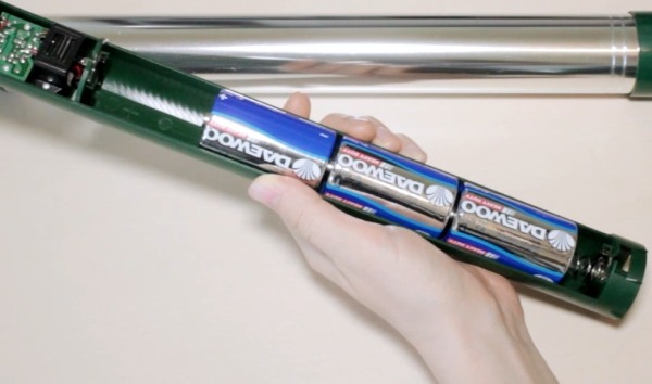 Установка элементов питания в отпугиватель кротов и змей 